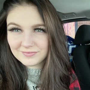 Meet your Posher, Kayla